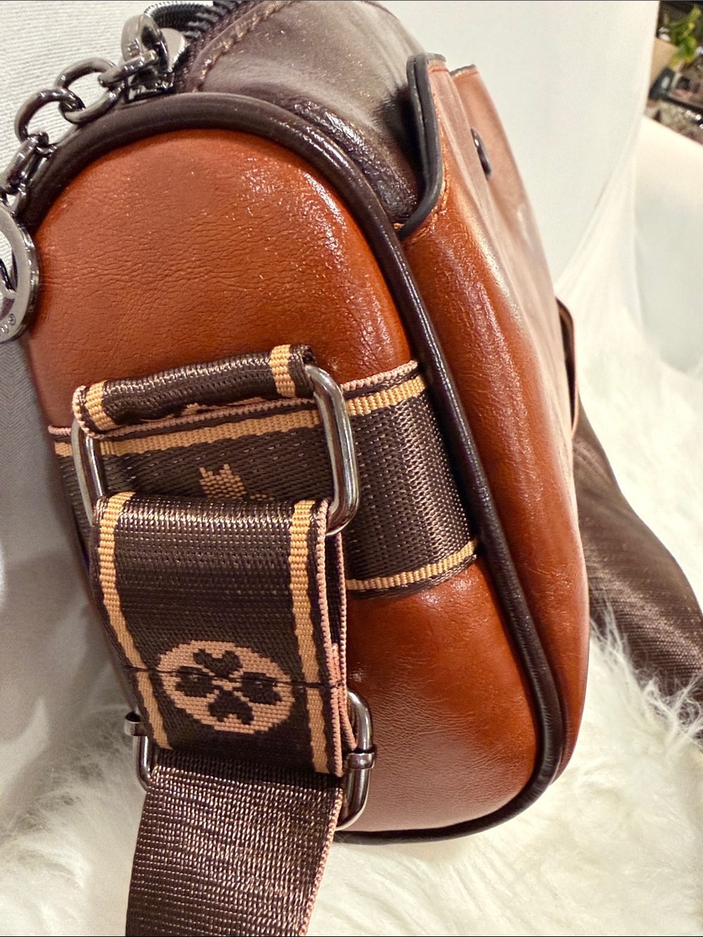 Kangol Brown Leather Crossbody Bag with Patterned Strap - Picture 6 of 6